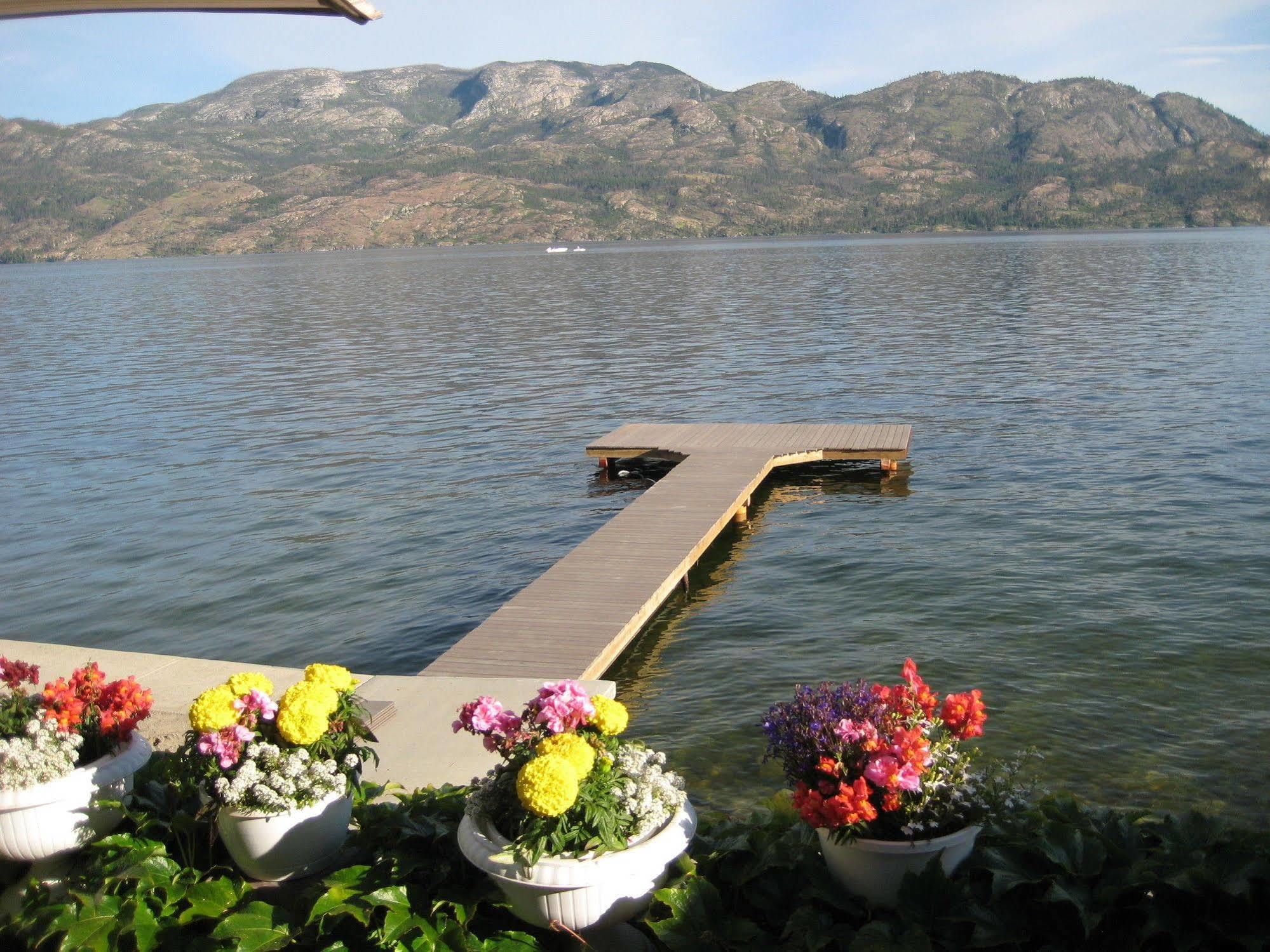 Seclusion Bay Resort Уест Келоуна Екстериор снимка