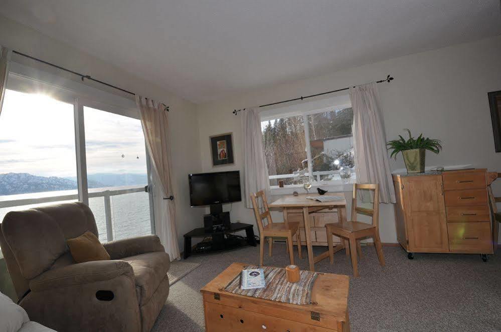 Seclusion Bay Resort Уест Келоуна Екстериор снимка